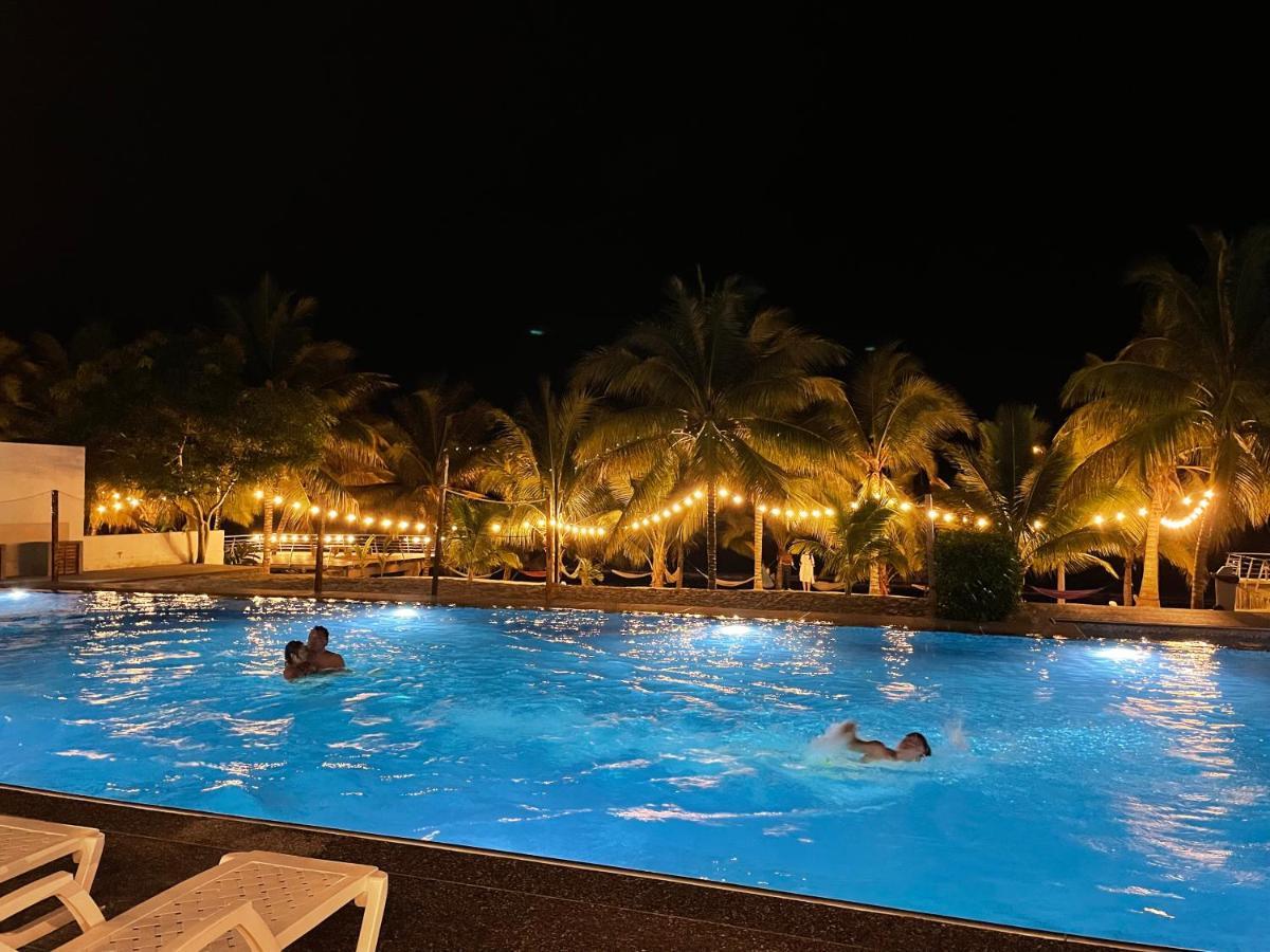 Resort Playa Azul Departamentos Frente Al Mar Tonsupa Eksteriør bilde